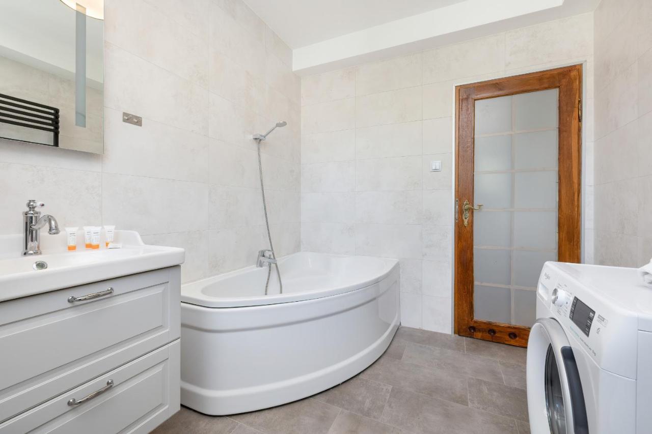 Bright & Spacious Family Apartment In Miedzyzdroje With Parking And 3 Balconies By Noclegi Renters エクステリア 写真